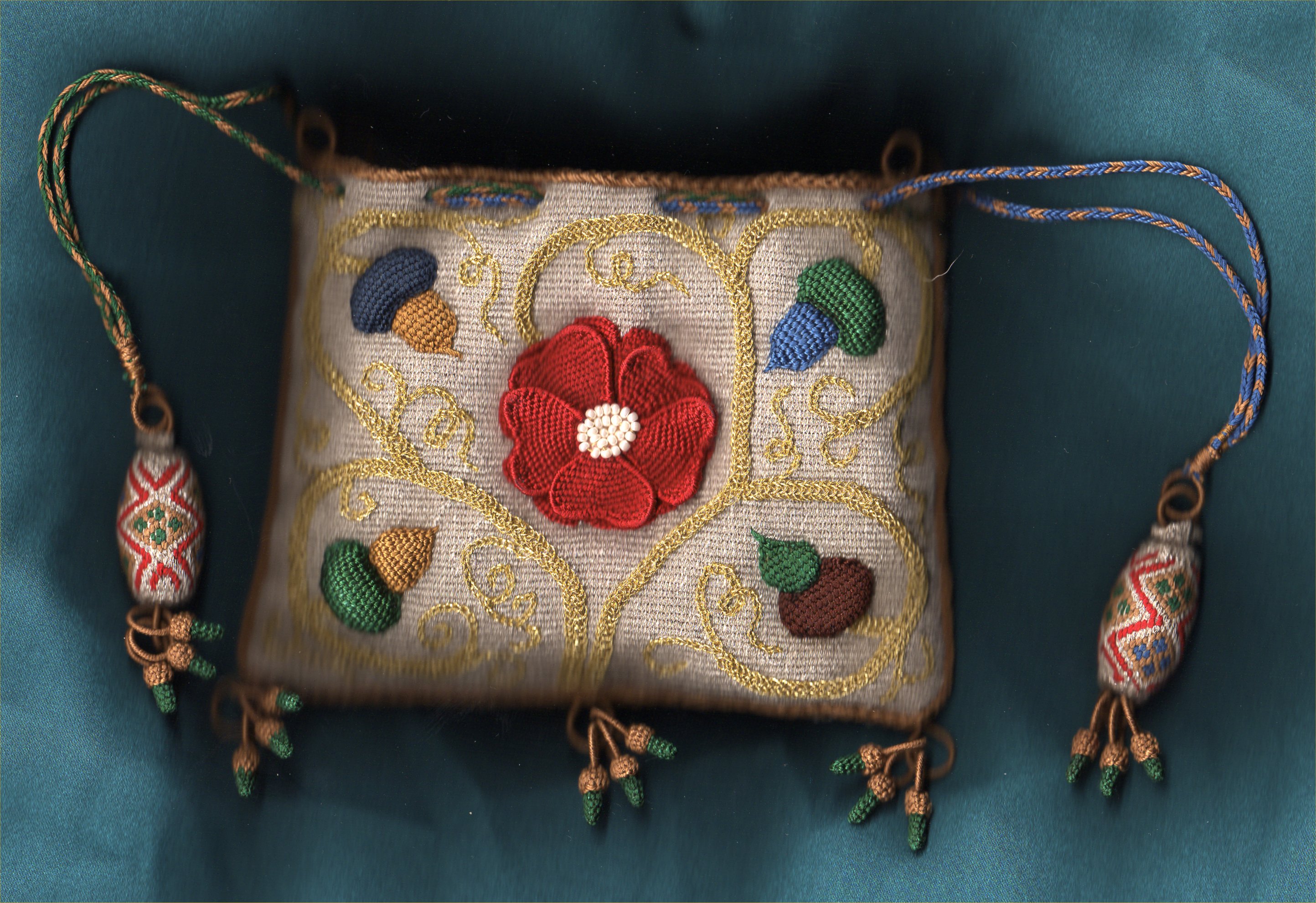 Elizabethan Sweet Bag Front